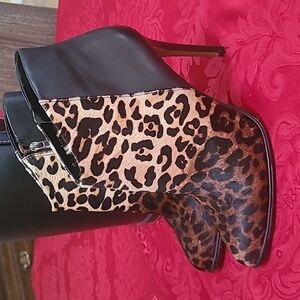 Vince Camuto Lorenzo Leopard Booties Size 8.5